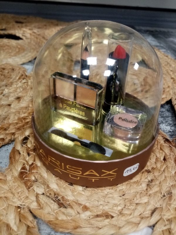 Snow makeup ball